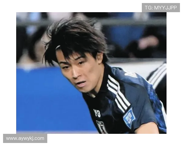 中村敬斗写真发布会引爆东京！女粉丝排长队争睹球星魅力(1)